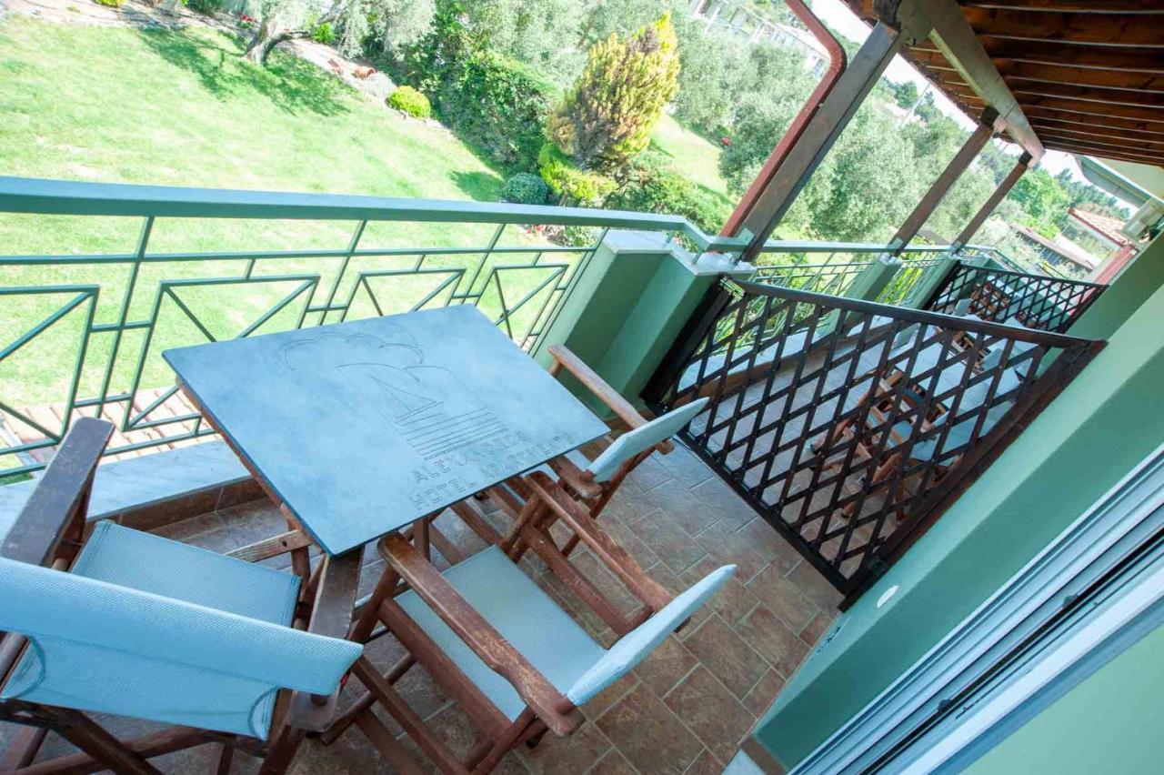 Alexandros Hotel Apartments Vourvourou Eksteriør billede