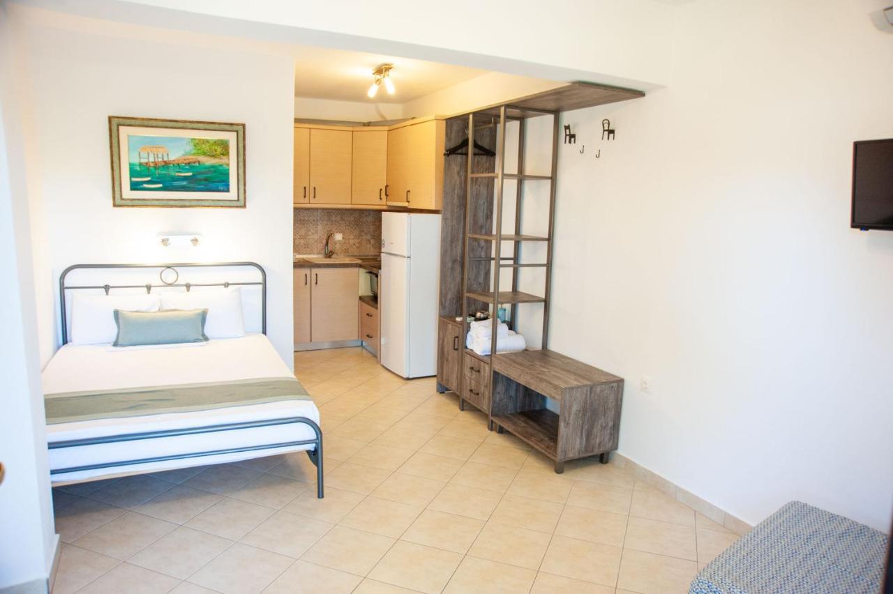 Alexandros Hotel Apartments Vourvourou Eksteriør billede