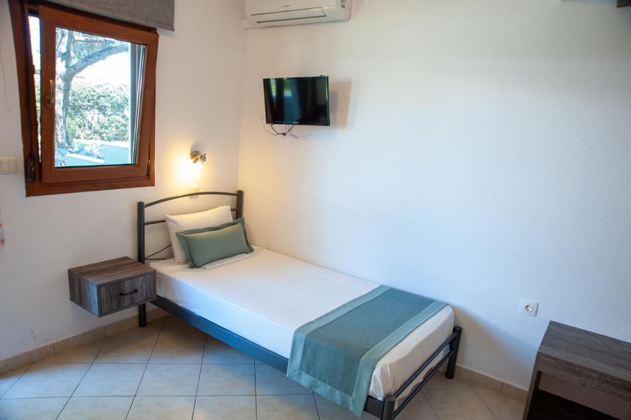 Alexandros Hotel Apartments Vourvourou Eksteriør billede